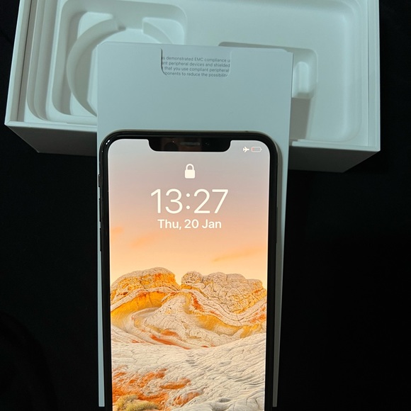 iPhone Xs max 256 factory unlocked  Used but excellent condition - Picture 3 of 7